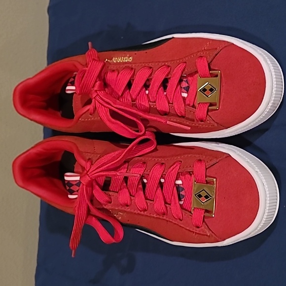 Puma suede Harley Quinn Poison Ivy red lace up sneakers size 7. - Picture 1 of 17